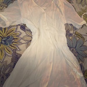 New white Kong’s road white dress.